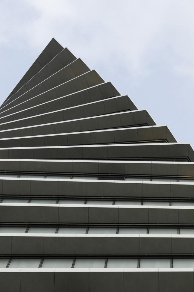 BIM建筑|倒置的冰山：ToHA 办公楼 / Ron Arad Architects