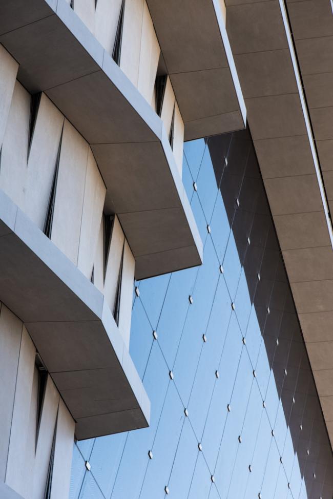 BIM建筑|倒置的冰山：ToHA 办公楼 / Ron Arad Architects