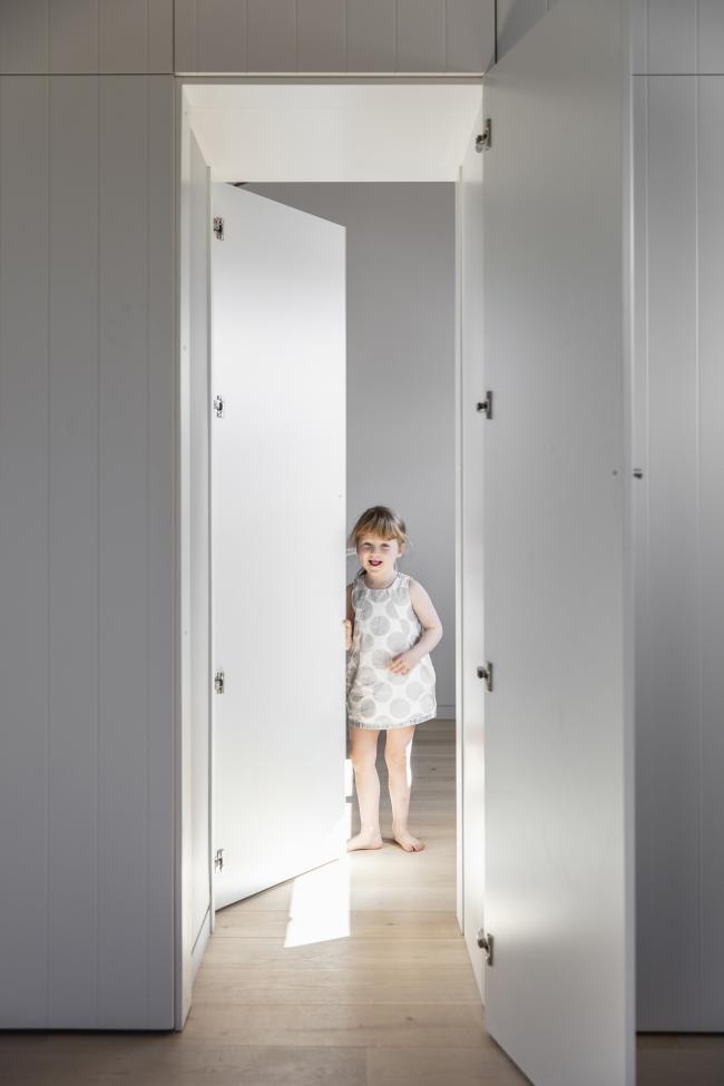 BIM建筑|口角几何修建成的儿童积木：双子顶别墅 / Benn & Penna Architecture