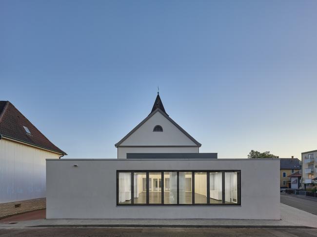 BIM建筑|稳重素净，重塑古典主义：德国科尔***教堂 / VON M