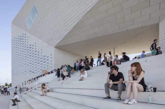 BIM建筑|“MÉCA文化经济创意中间”，喷砂混凝土的资料质感 / BIG