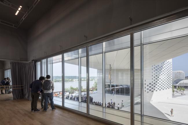 BIM建筑|“MÉCA文化经济创意中间”，喷砂混凝土的资料质感 / BIG