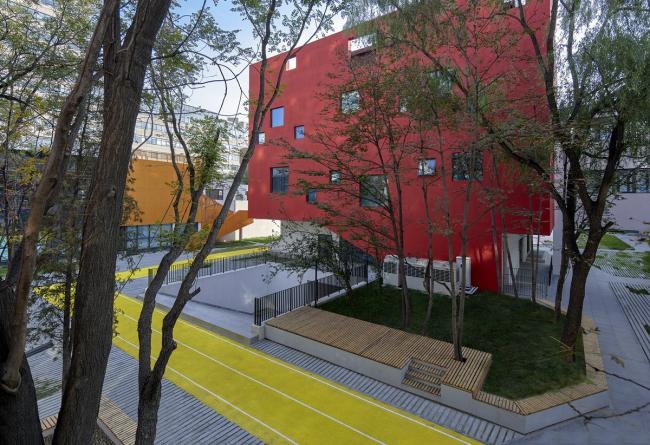 BIM建筑|重讲校园故事——北年夜附中本校及向阳将来黉舍两校园景不雅改革 / Crossboundaries