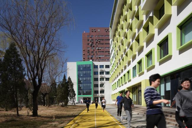 BIM建筑|重讲校园故事——北年夜附中本校及向阳将来黉舍两校园景不雅改革 / Crossboundaries