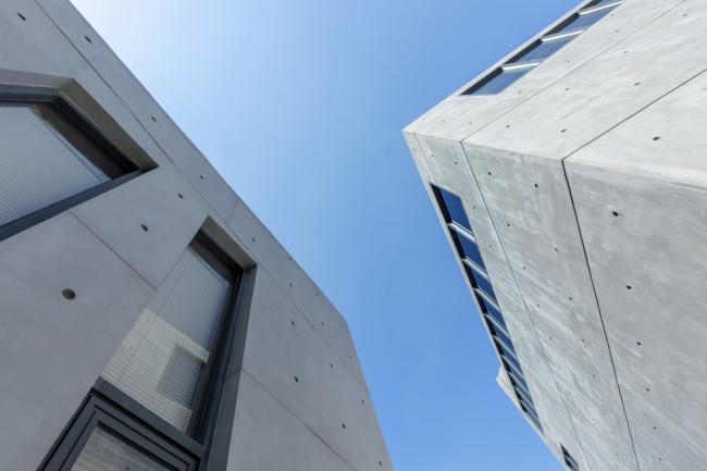 BIM建筑|一个小而美的另类法庭 / 致年夜建筑工作室/正东设计