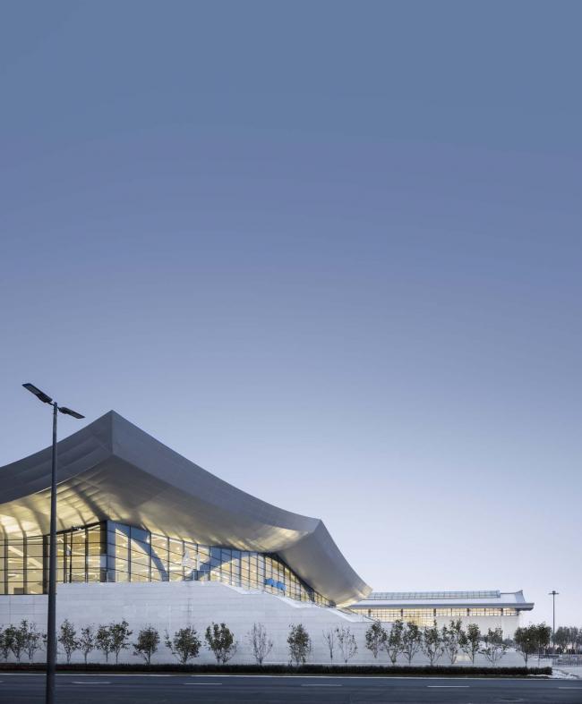 BIM建筑|石家庄国际会展中间，世界最年夜悬索构造展厅 / 清华年夜学建筑设计研讨院