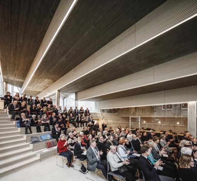 BIM建筑|发展于地面，倾斜直上：丹麦红十字会自愿者之家 / COBE