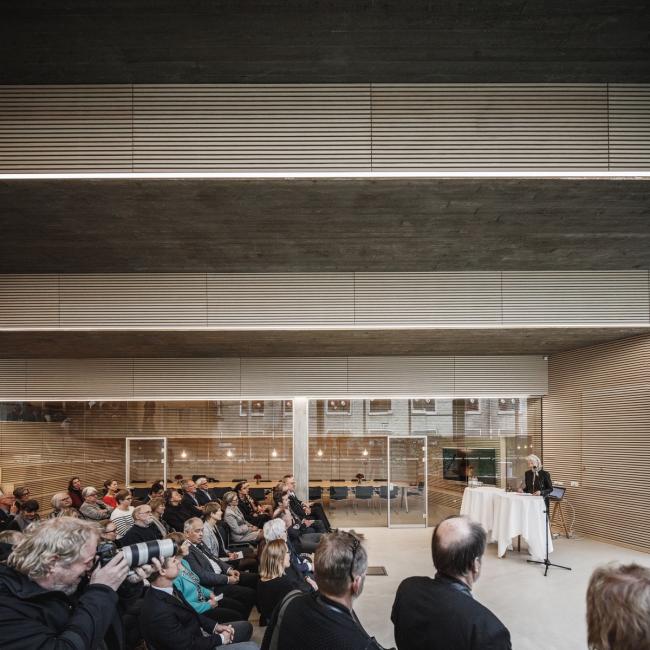 BIM建筑|发展于地面，倾斜直上：丹麦红十字会自愿者之家 / COBE