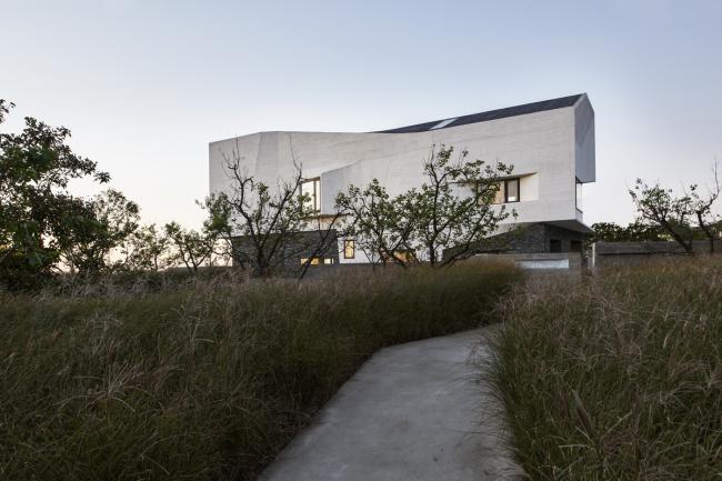 BIM建筑|海边的粗野主义室第——临海T宅，秦皇岛 / META-工作室