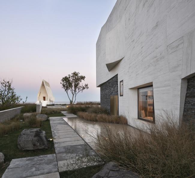 BIM建筑|海边的粗野主义室第——临海T宅，秦皇岛 / META-工作室