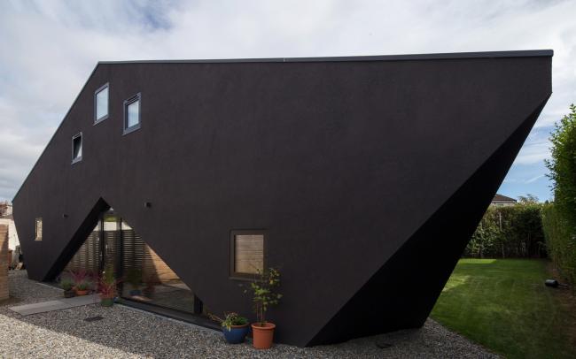 BIM建筑|背对背围绕一体的三角室第／Urban Agency