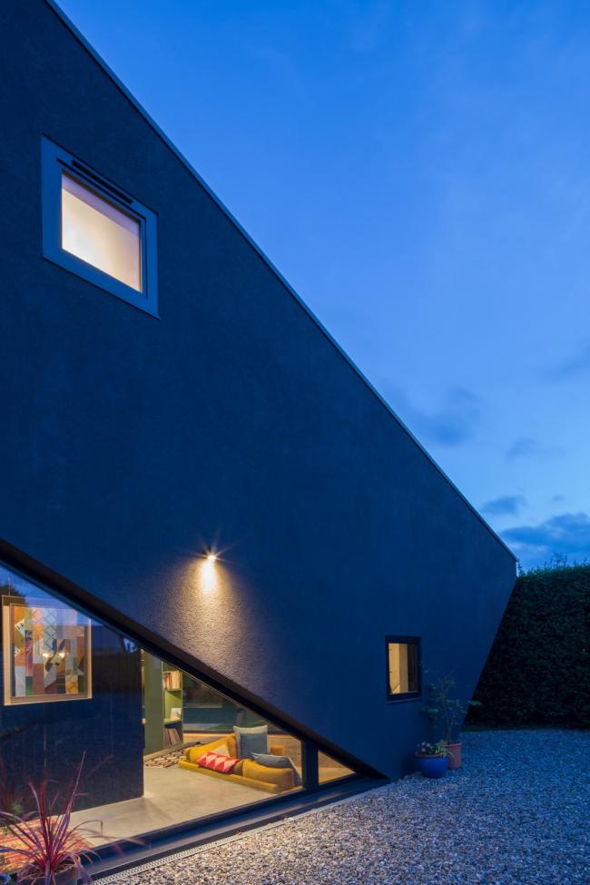 BIM建筑|背对背围绕一体的三角室第／Urban Agency