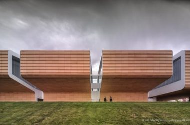BIM建筑|如小伴侣般整洁排队：教师培训中间 / Ramón Fernández-Alonso-BIM建筑网