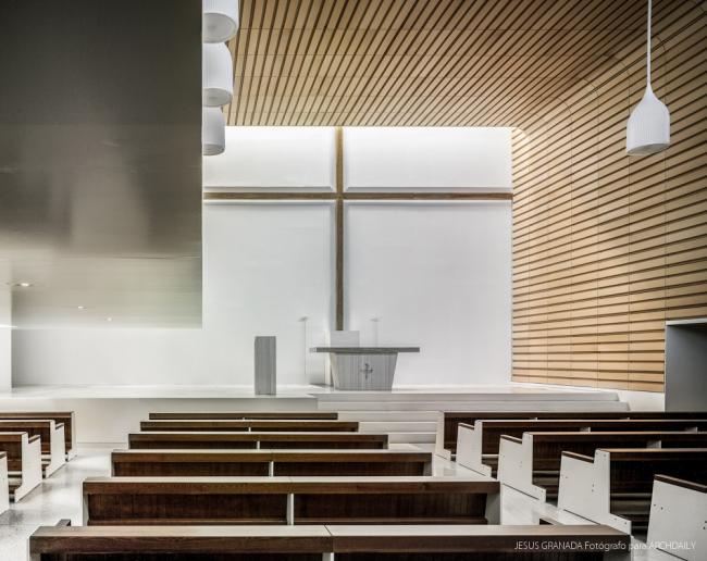 BIM建筑|如小伴侣般整洁排队：教师培训中间 / Ramón Fernández-Alonso