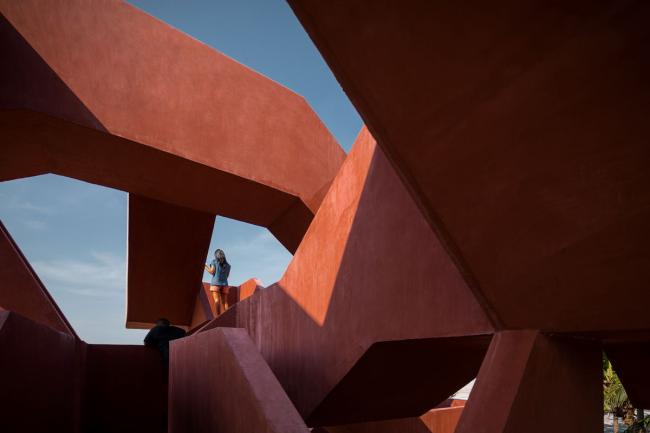 BIM建筑|相叠交织的迷宫——十卡塔 / Supermachine Studio