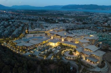 BIM建筑|享青山碧水景，彰古朴亲热貌：年夜理希尔顿酒店 / CCDI + WATG-BIM建筑网