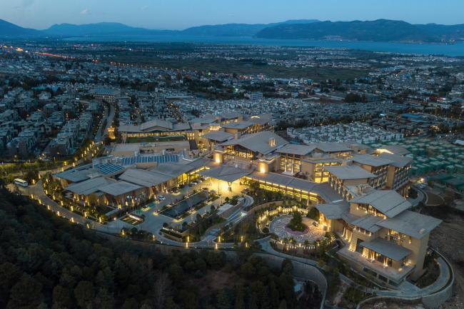 BIM建筑|享青山碧水景，彰古朴亲热貌：年夜理希尔顿酒店 / CCDI + WATG