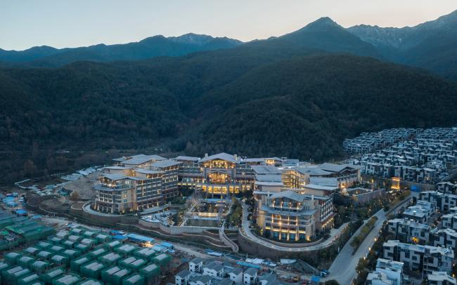 BIM建筑|享青山碧水景，彰古朴亲热貌：年夜理希尔顿酒店 / CCDI + WATG