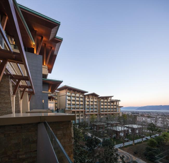 BIM建筑|享青山碧水景，彰古朴亲热貌：年夜理希尔顿酒店 / CCDI + WATG