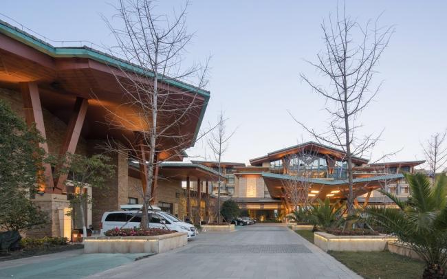 BIM建筑|享青山碧水景，彰古朴亲热貌：年夜理希尔顿酒店 / CCDI + WATG