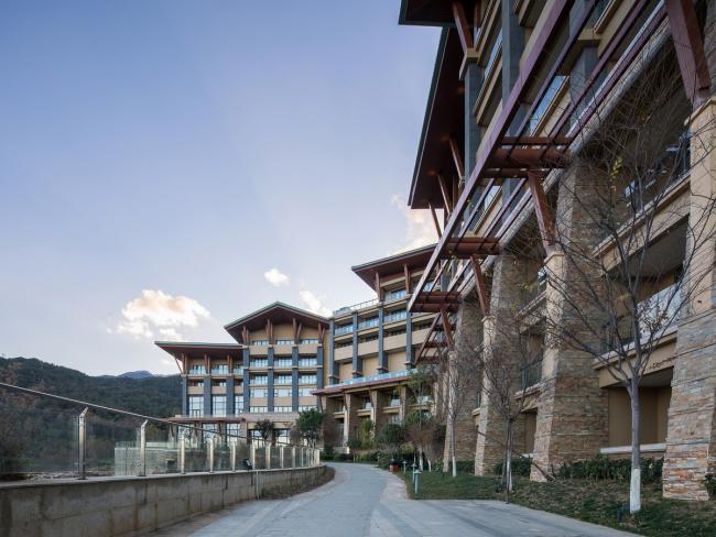 BIM建筑|享青山碧水景，彰古朴亲热貌：年夜理希尔顿酒店 / CCDI + WATG