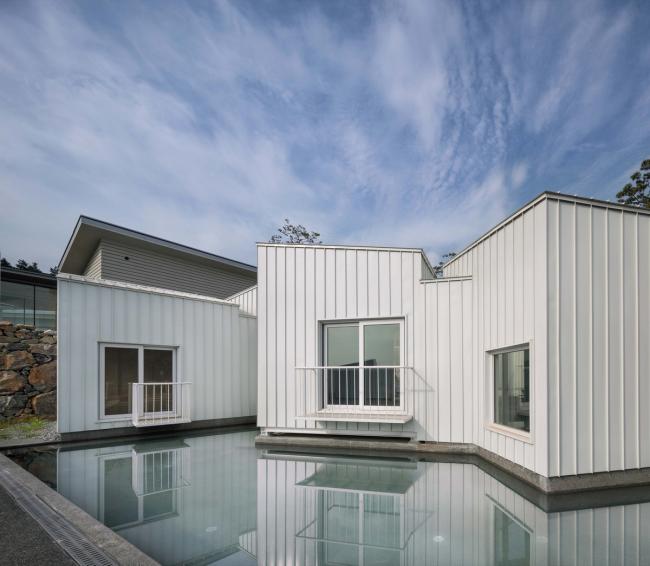 BIM建筑|碧湖之畔，丛林之间：飘浮立方体室第 / Younghan Chung Architects