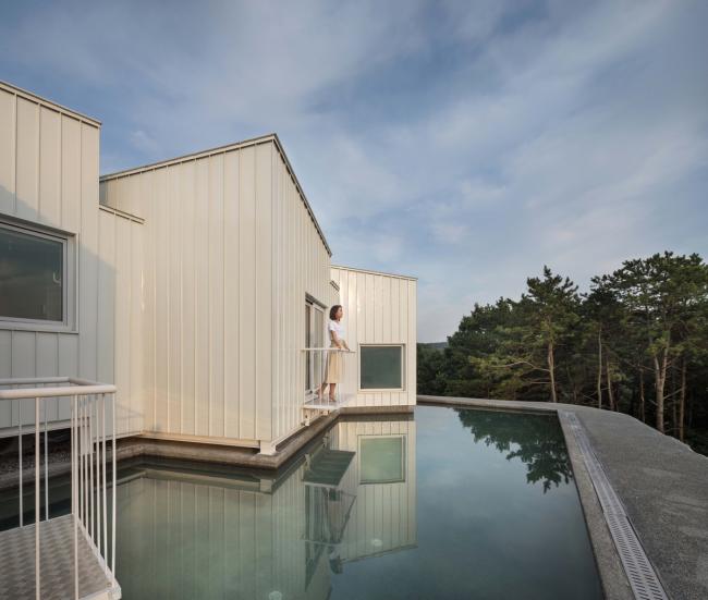 BIM建筑|碧湖之畔，丛林之间：飘浮立方体室第 / Younghan Chung Architects