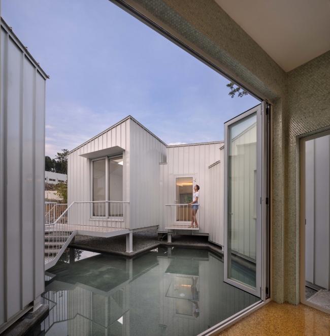 BIM建筑|碧湖之畔，丛林之间：飘浮立方体室第 / Younghan Chung Architects