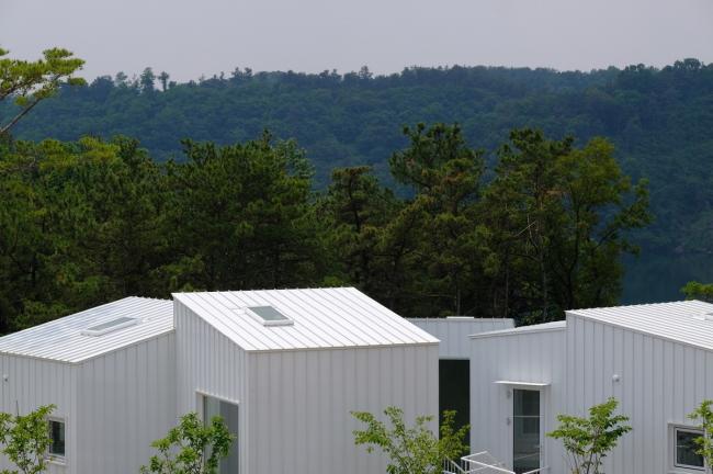 BIM建筑|碧湖之畔，丛林之间：飘浮立方体室第 / Younghan Chung Architects