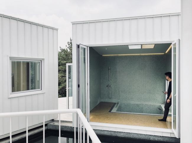 BIM建筑|碧湖之畔，丛林之间：飘浮立方体室第 / Younghan Chung Architects