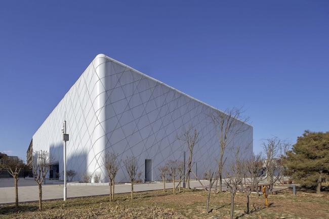 BIM建筑|银白简素，柔化边沿：邢窑遗址博物馆 / 言川建筑