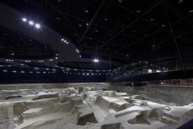 BIM建筑|银白简素，柔化边沿：邢窑遗址博物馆 / 言川建筑