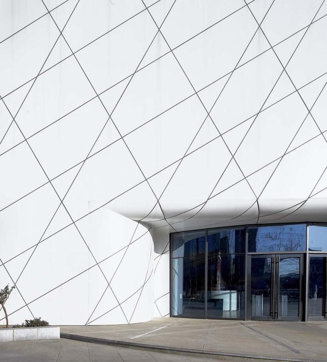 BIM建筑|银白简素，柔化边沿：邢窑遗址博物馆 / 言川建筑