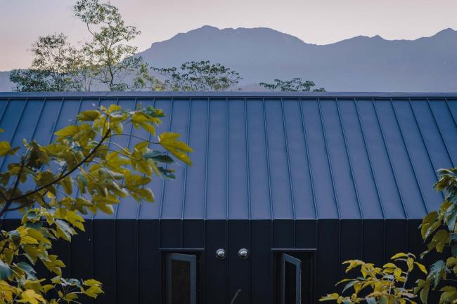 BIM建筑|山静谷幽，清心美景：DH 退休小屋 / UZ architecture