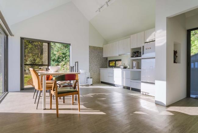 BIM建筑|山静谷幽，清心美景：DH 退休小屋 / UZ architecture