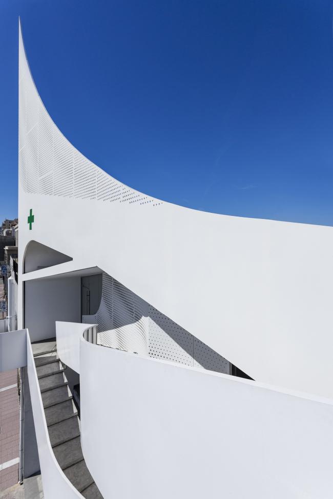 BIM建筑|波浪与白帆的奏歌：Mole药房 / KLab Architecture