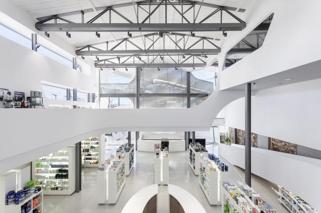 BIM建筑|波浪与白帆的奏歌：Mole药房 / KLab Architecture