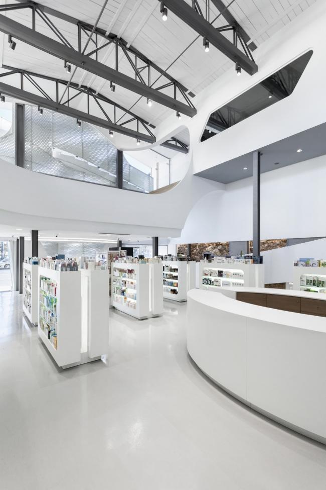 BIM建筑|波浪与白帆的奏歌：Mole药房 / KLab Architecture