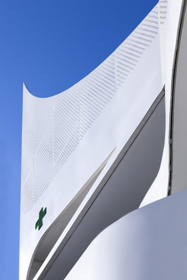 BIM建筑|波浪与白帆的奏歌：Mole药房 / KLab Architecture