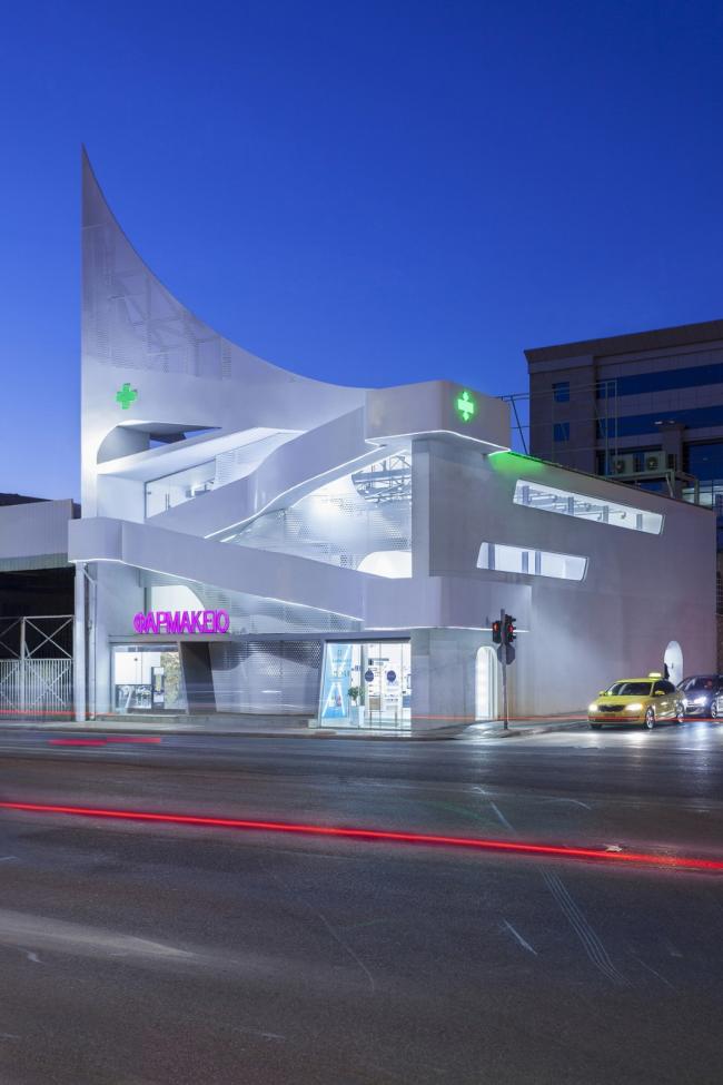 BIM建筑|波浪与白帆的奏歌：Mole药房 / KLab Architecture