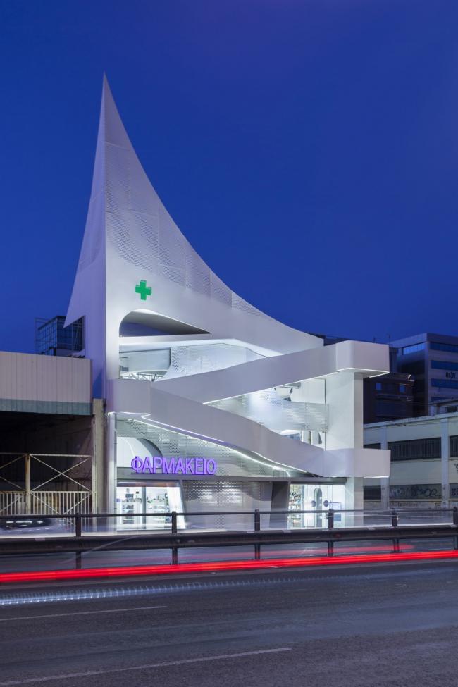 BIM建筑|波浪与白帆的奏歌：Mole药房 / KLab Architecture