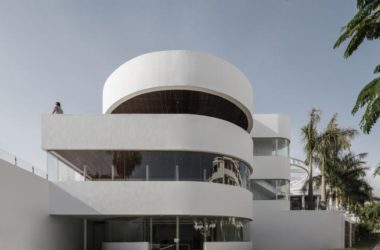 BIM建筑|纯洁线条发明的优雅体量：弗拉明戈俱乐部酒店 / Zooco Estudio-BIM建筑网