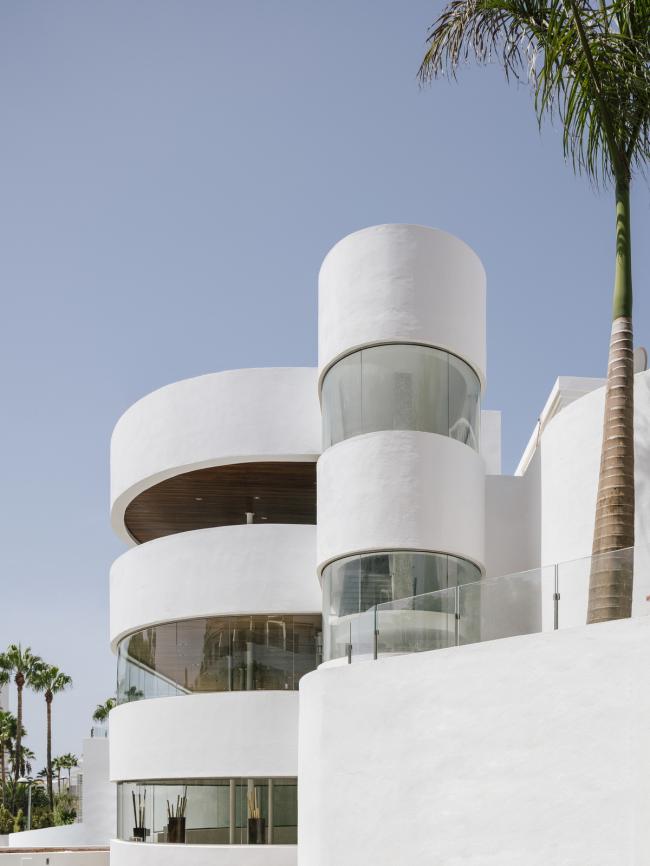 BIM建筑|纯洁线条发明的优雅体量：弗拉明戈俱乐部酒店 / Zooco Estudio