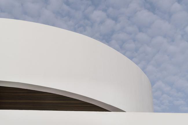 BIM建筑|纯洁线条发明的优雅体量：弗拉明戈俱乐部酒店 / Zooco Estudio