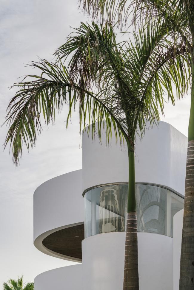 BIM建筑|纯洁线条发明的优雅体量：弗拉明戈俱乐部酒店 / Zooco Estudio