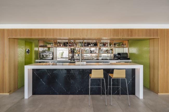 BIM建筑|纯洁线条发明的优雅体量：弗拉明戈俱乐部酒店 / Zooco Estudio