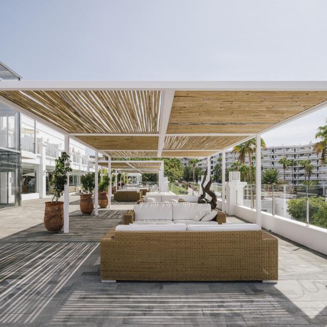 BIM建筑|纯洁线条发明的优雅体量：弗拉明戈俱乐部酒店 / Zooco Estudio