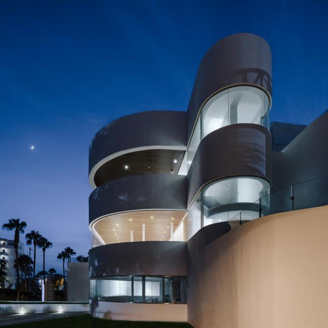 BIM建筑|纯洁线条发明的优雅体量：弗拉明戈俱乐部酒店 / Zooco Estudio