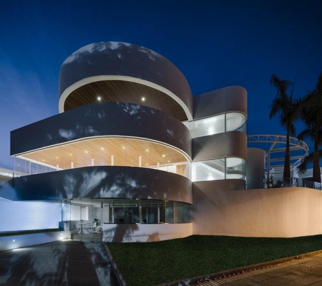 BIM建筑|纯洁线条发明的优雅体量：弗拉明戈俱乐部酒店 / Zooco Estudio