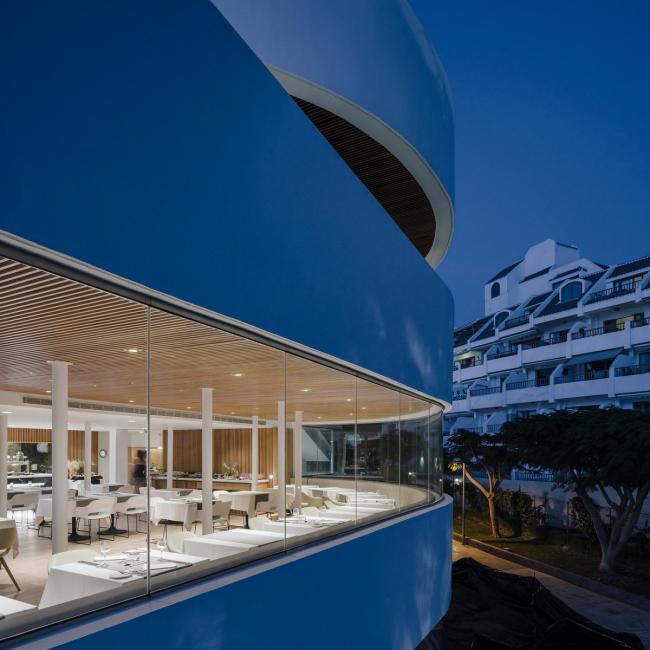 BIM建筑|纯洁线条发明的优雅体量：弗拉明戈俱乐部酒店 / Zooco Estudio